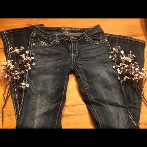 💙🤍 Rock Revival Jeans🤍💙